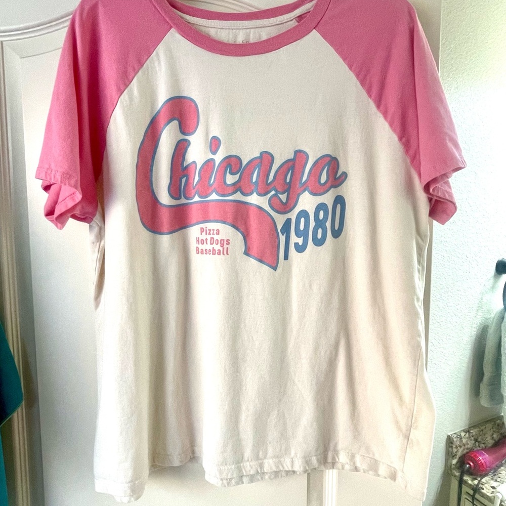 Pink and White XXL Chicago Graphic Women's Top